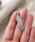 Stainless Steel Needle Threader Set Lightweight Portable Sewing Tool 60 Pack Quick Easy Threading For Hand Sewing And Embroidery Beginners And Seniors At Home Ideal For DIY Projects Crafting Repair Jobs And Everyday Stitching, metal threader close-up