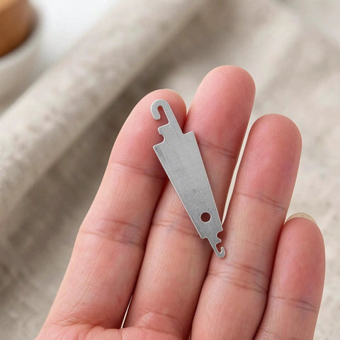 Stainless Steel Needle Threader Set Lightweight Portable Sewing Tool 60 Pack Quick Easy Threading For Hand Sewing And Embroidery Beginners And Seniors At Home Ideal For DIY Projects Crafting Repair Jobs And Everyday Stitching, metal threader close-up