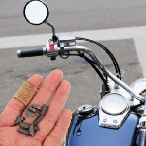 Hand holding semicircle metal keys for motorcycle flywheel, Metal Woodruff Key Half Moon Semicircle Drive Key Set For Motorcycle Flywheels And ATV Crankshafts, Stable Keyed Mechanism And Easy Install, 20 Pc Replacement Kit For 90cc 125cc 140cc Engines To Prevent Play And Maintain Torque.
