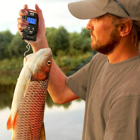 Man using Pocket Size Fishing And Luggage Scale With Built In Tape And Backlit LCD Display 110 Lb 50 Kg Digital Weighing Scale