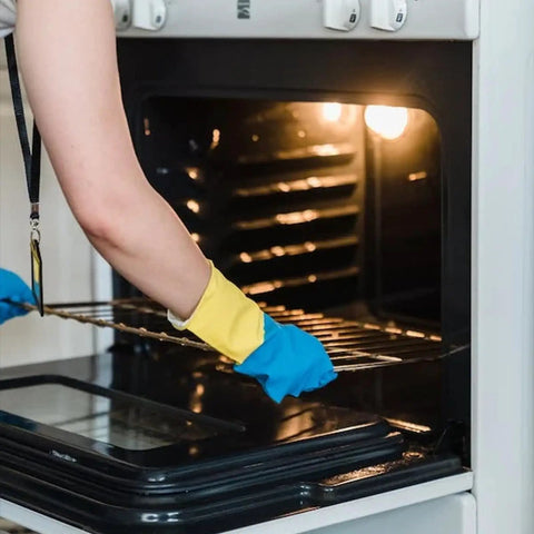 Person sliding Flat Style Oven Rack DG75-01001C For Range Stove Oven Replacement Heavy Duty into oven with gloves on