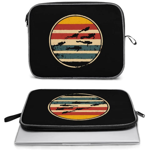 Scuba Inspired 14 Inch Laptop Sleeve And Protective Carry Case For Notebooks Tablets Gear Slim Lightweight Travel Briefcase With Durable Snowflake Cloth Metal Zippers And Buckles Fits Laptop Mouse Power Bank And More. Features a retro diver design on black case.