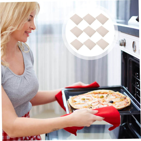Woman using 10 Piece Mica Plates 150x120mm Microwave Heat Insulation And Fireproof Sheets in oven with pizza