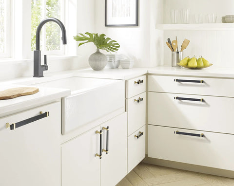 Modern kitchen with Overton Two Tone Cabinet Pull in Brushed Matte Black and Brushed Gold, 8-13/16 Inch Center to Center installed on drawers.