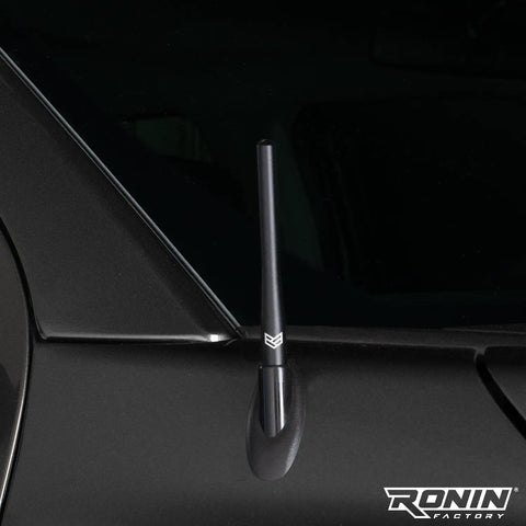 Truck Antenna For Ford F Series F 150 F 250 F 350 Super Duty Raptor Bronco Lightning And RAM 1500 Short 4 Inch Antenna Anti Theft Carwash Safe Easy Install Durable Aluminum Body installed on vehicle.