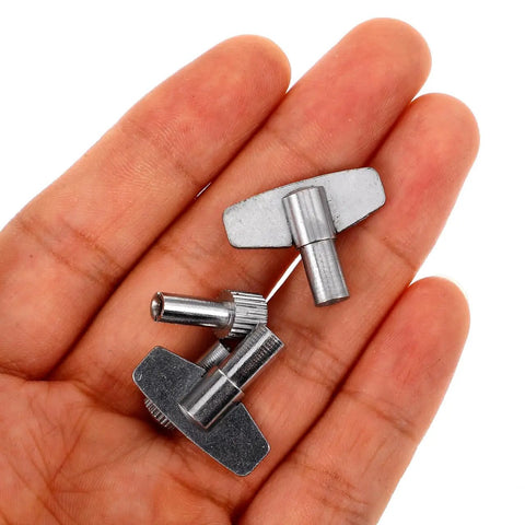 Clock Winding Key For Mechanical Clocks, Pro Repair Tool For Vintage Alarm Clocks, 0.79 Inch Metal Winder in hand