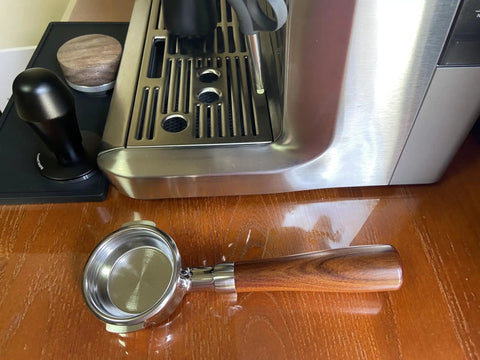 58Mm Bottomless Portafilter With Wooden Handle Compatible With Breville Espresso Machines BES900XL BES920XL BES980XL BES990BSS on a wooden surface.