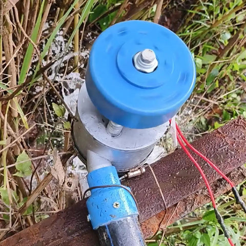 Heavy Duty Portable 500W Micro Hydroelectric Generator 110V 220V Water Turbine Power Station With Blue Connectors in use.