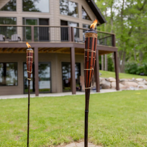 60 Inch Bamboo Torches 4-Pack With Easy Pour 12 Oz Canisters, Long-Lasting Fiberglass Wicks And Snuffers decorating a garden