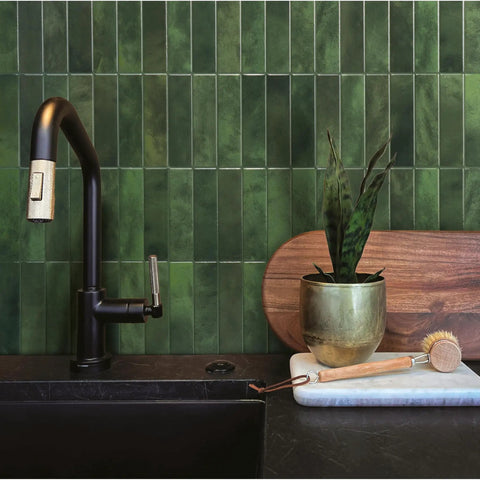 Modern kitchen with Peel And Stick Backsplash Tile Set, 5 Sheets Of 11.43 X 9 Inches, 3D Adhesive, No Glue Needed, Sefrou Green Finish.