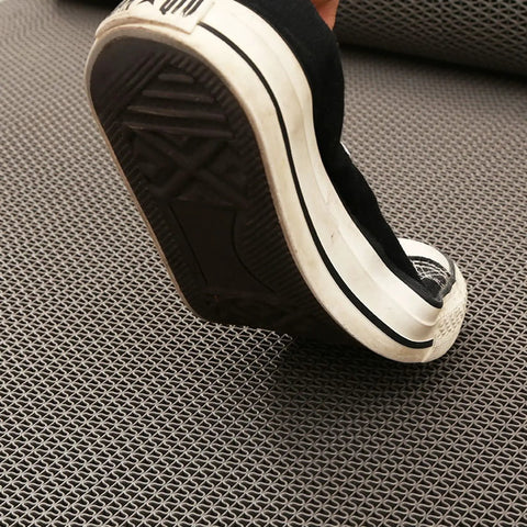 Drainage Non Slip Floor Mats For Wet Areas 3x10 Ft Heavy Duty PVC Rubber Matting With Anti Fatigue Comfort for slip resistance