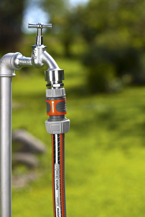 5/8 Inch Faucet End Hose Repair Quick Connector With Water Stop connected to garden tap and hose