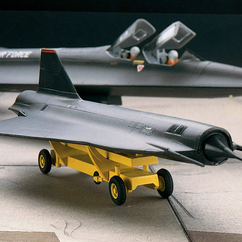 SR 71 Blackbird Model Kit 1 72 Scale With 66 Pieces Skill Level 4 Includes GTD 21 Surveillance Drone Cart Detailed Surface