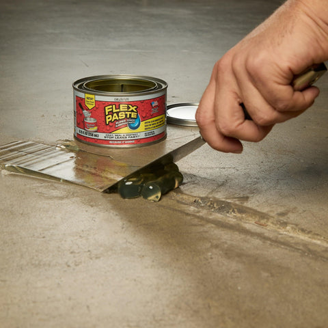 Applying Waterproof Paintable Putty And Spackle Sealant For Filling Gaps Cracks And Holes In Walls Drywall EPDM Concrete Roof And RV Repairs Clear Half Quart