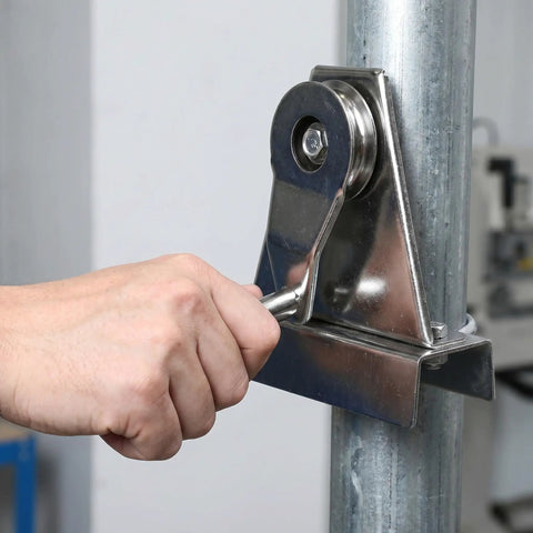 Hand turning Heavy Duty Stainless Steel Flagpole Pulley And Crank Handle Kit on metal pole, outdoor flag hardware