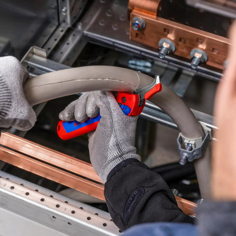 Technician using stripping knife with sliding shoe and ratchet function for tough plastic sheaths up to 7 mm wall thickness