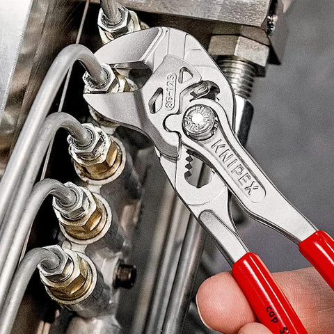 Mini Pliers Set In Belt Tool Pouch For On The Go Work Durable Polyester Tool Bag With Hook And Loop Fastener And Belt Clip Ready For Grab And Go Diy Fixes And Field Service Model 00 20 72 V04, using pliers on metal connections.