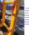 3 Ton Automatic Decoupling Lifting Hook For Forklifts, showcasing thickened alloy steel and self dumping features in construction setting