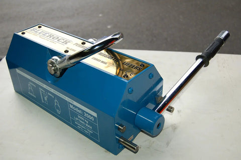 Top Shelf 2000Kg Magnetic Lifter Four Thousand Four Hundred Pound Steel Grabber Hoist with manual control dial.