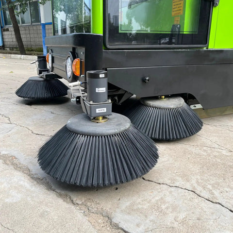 Heavy Duty Industrial Ride On Floor Sweeper Machine For Commercial Warehouses, Factories & Big Spaces. Powerful Automatic Cleaning Equipment That Handles Dust And Debris With Ease. Reliable Performance And Easy Operation. Get The Best Bang For Your Buck