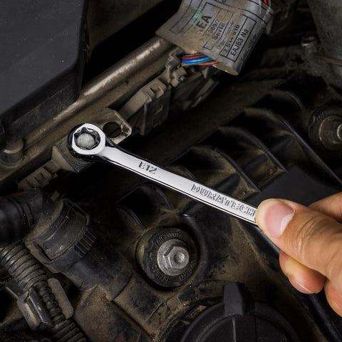 Using Four Piece E Torx Wrench Set With Double Box End Wrenches In Chrome Vanadium Steel on automotive engine for Torx fasteners