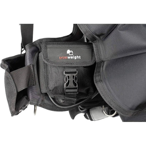 Bolt SLS BCD Scuba Buoyancy Compensator Device For Unisex Divers Medium Size With 18.5 Kg Lift close-up on weight pocket system