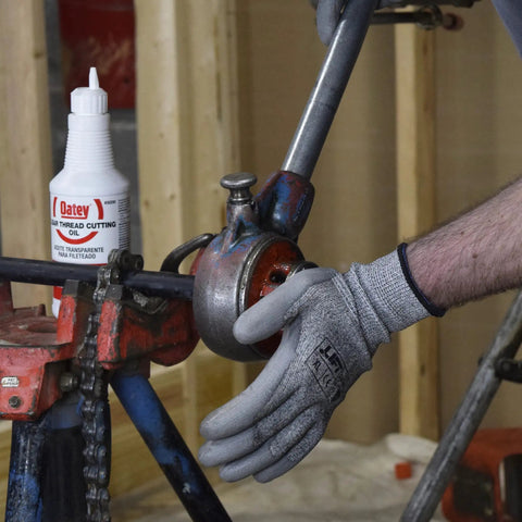 Beefed-Up Cutting Oil For Hand Threading And Pipe Threading Dies 32-Ounce Sulfur-Infused Lubricant With Anti-Wear Additives To Wet Cool And Protect Dies For Clean Sharp Threads With Hand Tools And Low RPM Machines