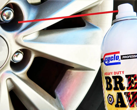 Heavy Duty Breakaway Penetrating Oil For Loosening Rusted Joints And Bolts, Fast Acting Lubricant on car wheel lug nut