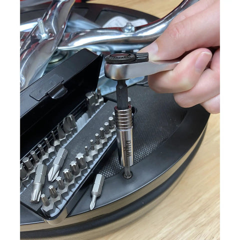 Using 35 Piece Bit Ratchet Compact Storage Box Set With Slotted And Phillips Bits Square Torx And Hex 1/4 Inch Hex To 1/4 Inch Square Socket Adapter 4 Inch Magnetic Bit Holder Extension 72 Tooth Reversible Ratchet With Thumb Ring Pocket Sized on a screw