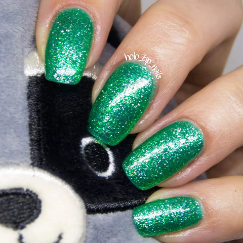 Glitter Gel Nail Polish Set For Christmas 6 Colors 10ml Each Vegan Cruelty Free Hema Free Gift Kit green sparkle nails close-up