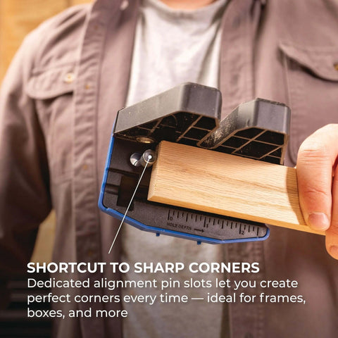 Nahaufnahme eines Dübelsatzes zum Ausrichten von Holzecken, mit abnehmbaren Bohrführungen und Maßmarkierungen.