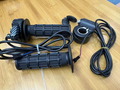 Full Twist Ebike Throttle Grip Cable Kit For Q20 Electric Dirt Bike, Rolling Bearing System, Carbon Fiber Style Dope Look, Plug And Play Throttle For Easy Install, 1.5m Cable Ready To Ride Right Out Of The Box