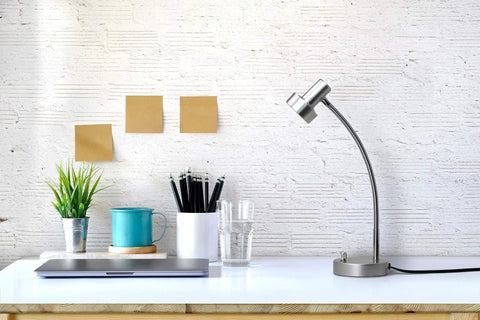 Dimmable LED Desk Lamp With USB Charging Port 5V 2A full-range dimming flexible gooseneck lamp on office desk, vintage black