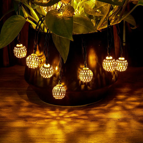 Solar Powered Globe String Lights Outdoor 60 LED 36 Ft With 8 Modes Warm White Waterproof Fairy Lights in indoor plant display