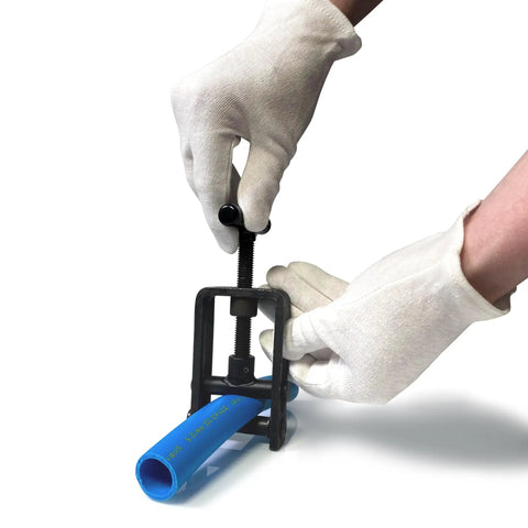 Person using Two Pack Pipe Squeeze Off Tool For Plastic Tubing 0 To 1.26 Inch 32mm on blue MDPE tube with gloves