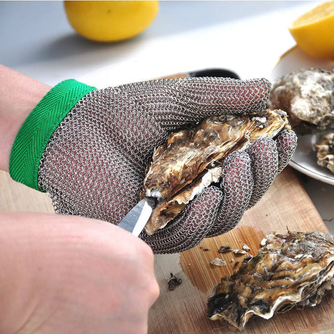 Chainmail Glove Cut Resistant Food Grade Stainless Steel Mesh Safety Glove For Butchers Oyster Shucking Mandoline Slicing Fish Fillet Medium Size Ultra Flexible 304 Stainless Rings For Superior Hand Protection in use shucking oyster
