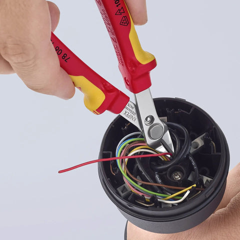Electronic Precision Cutting Pliers 125 mm VDE cutting wires inside electronic component