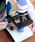 Child using 40X-1000X Dual Light All-Metal Microscope Kit For Students And Kids With Slides And Microscope Book