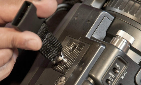 Hand attaching Secure Screw Module For 3465b Camera Stabilization System Heavy-Duty 1/4-20 Mount Adapter to a camera