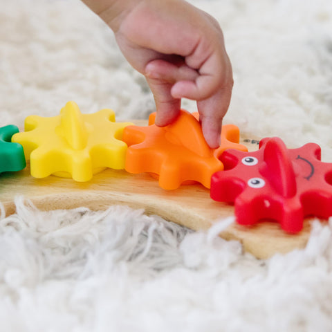Melissa And Doug Rainbow Caterpillar Gear Toy With Six Interchangeable Gears On A Sturdy Wooden Base A Colorful Matching And Color Recognition Toy For Toddlers And Kids That Builds Fine Motor Skills And Has Serious Fun