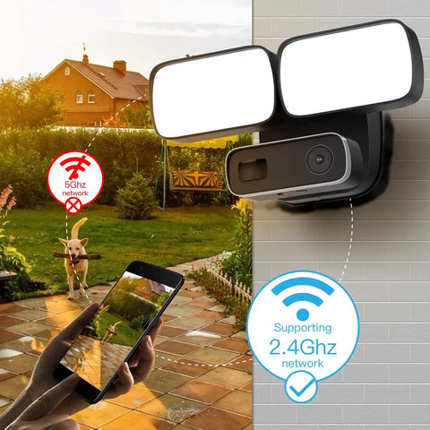 Outdoor Floodlight Security Camera 1080P HD WiFi Night Vision With AI Motion Detection Alarm 2400LM IP65 Waterproof in courtyard