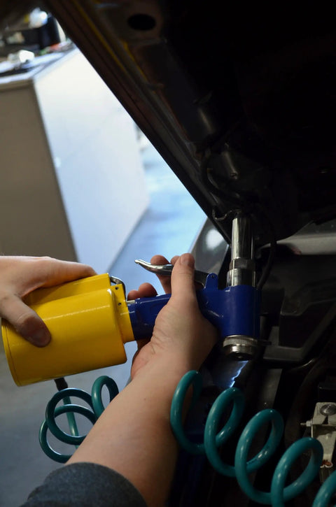 Powerful Air Riveter With Five Nosepieces For Hard To Reach Areas 3/16 Inch 5/32 Inch 1/8 Inch 3/32 Inch And 2.4 Millimeter in use