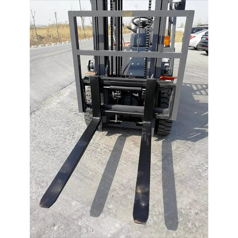 Electric Forklift 3 Ton With Hydraulic Lift System For Warehouse Use Heavy Duty Pallet Transport Workhorse For Factory Storage Loading Dock And Logistics Operations, front view with steel forks
