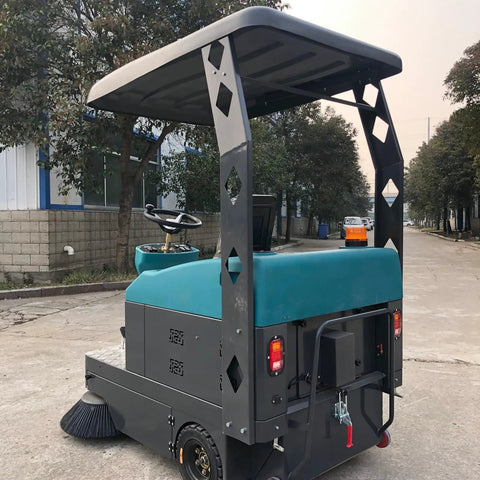 Ride on Heavy Duty Industrial Floor Sweeper Machine For Large Warehouse And Factory Cleaning. Professional Grade Walk Behind Sweeper Solution For Efficient Debris Removal And Maintenance Work