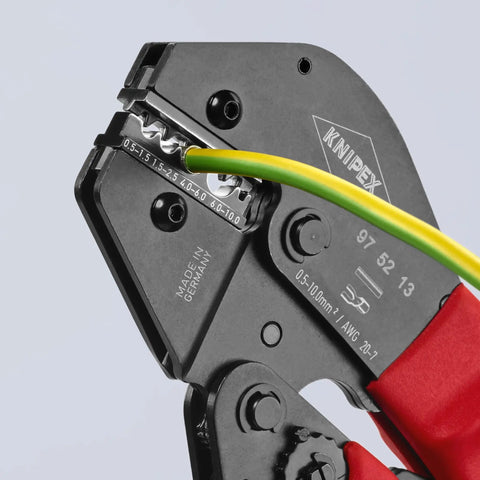 4-Position Crimping Pliers For Non-Insulated Terminals And Connectors, 0.5-10 MM2, AWG 20-7, Lever Transmission in use