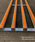 No Sweat Light Duty Gravity Conveyor With Abs Plastic Rollers And Self Tracking Steel Frame Easy Splice Workflow For Warehouse Shipping Lines And Smooth Package Handling, close-up of ABS rollers and steel frame.