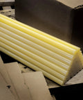Industrial High Temp Hot Glue Sticks 10 Inch Light Amber for Packaging and Corrugated Box Bonding Quick Set 3 Second Compression