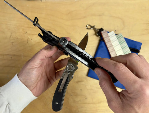 Person adjusting knife angle on Four Grit Diamond Sharpening Kit With Whetstone Aligner Quick Edge 7 Position Adjustable Diamond Stones.
