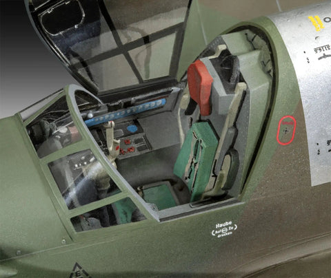 Detailed cockpit view of the Do 335 Arrow Model Kit 1:48 Scale With 81 Pieces Craft Set For Builders 12 Years And Up Realistic Details