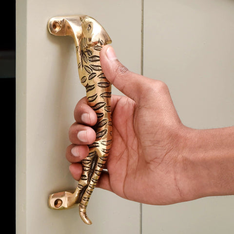 Man holding Vintage Style Interior Door Pull Handle 1 Piece in Antique Brass and Gold Finish Rust-Resistant Cabinet Pull for Doors and Furniture Easy Installation with No Sharp Edges Safe for Homes and Offices